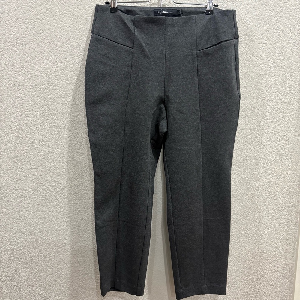 Women’s Torrid Gray Capris NWT